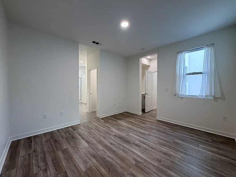 1568 E Thompson Blvd — Photo 26