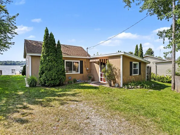 68695 Lake Ct, Edwardsburg, MI 49112