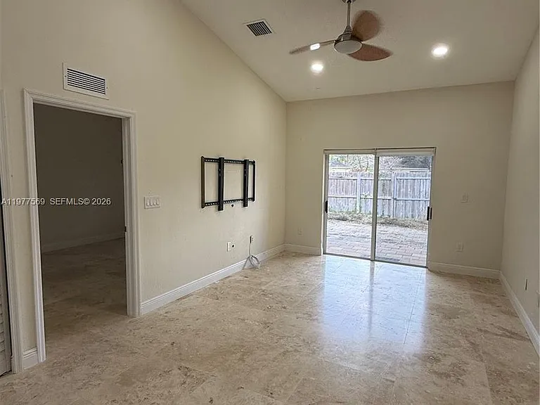 3227 NE 11th Dr #3227 — Photo 4