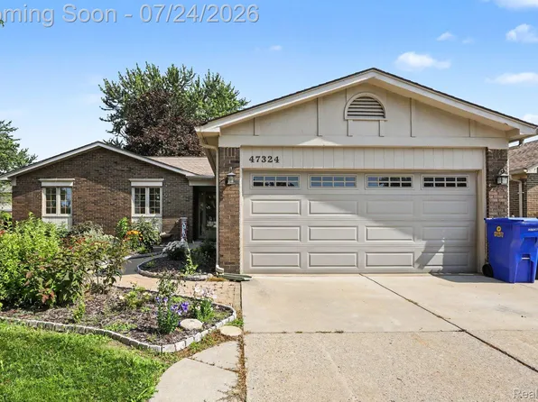 47324 Blossom Ln, Macomb, MI 48044