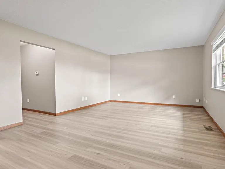 3477 Redbud Dr — Photo 4