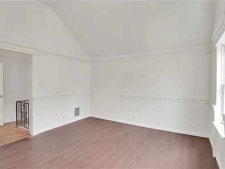 46 Caroline St — Photo 11