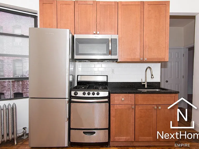 30-78 34th St #3D — Photo 2