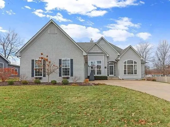 5130 SW Royal Tern Point, Lees Summit, MO 64082