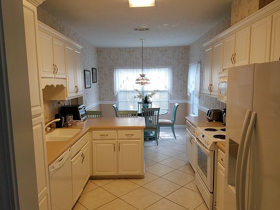 3rd image of 1189 Longwood Dr
