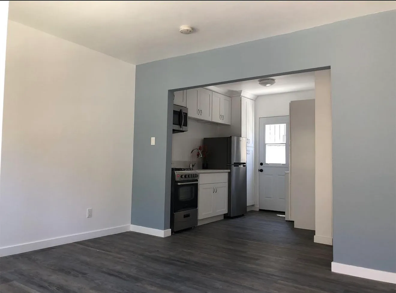 Studio, 350 sqft, $1,595 — Photo 2