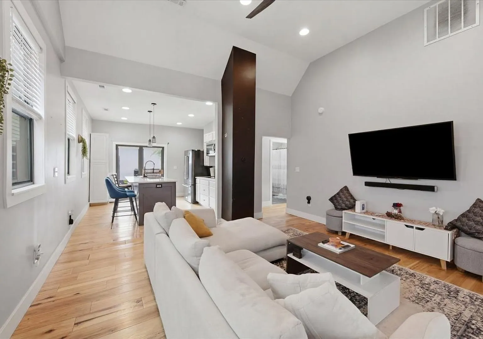 1605 English Avenue - $2700.00/Mo Fully Furnished — Photo 2