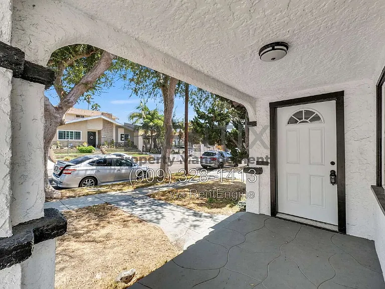 1921 Junipero Ave — Photo 4