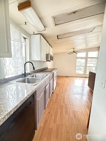 4th image of 14003 70th Street E
