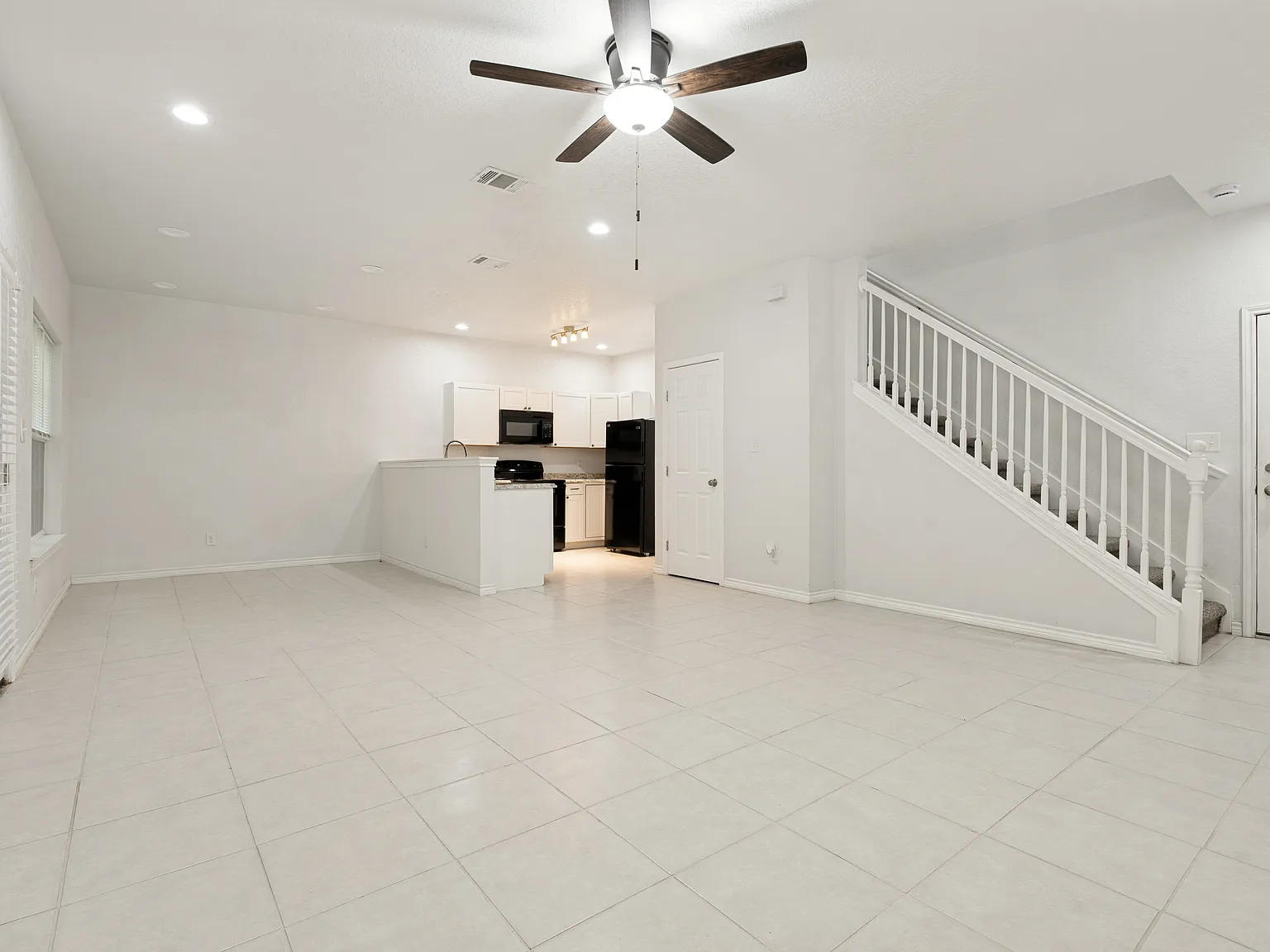 3 bed, 2.5 bath, 1540 sqft, $1,800 — Photo 4