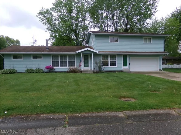 1525 Arrowhead Dr, Coshocton, OH 43812
