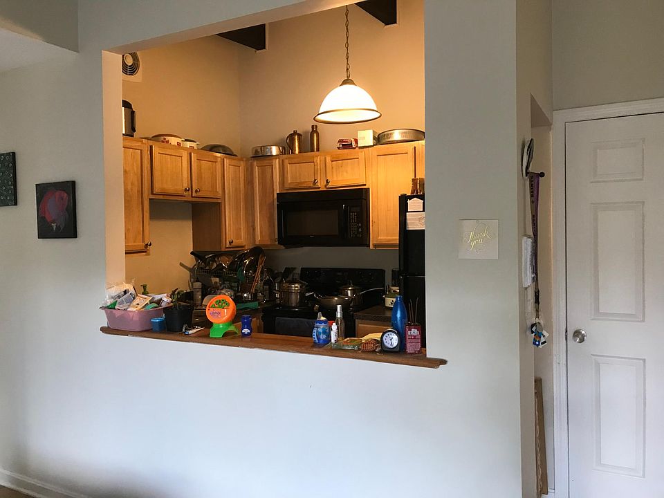 2nd image of 700 Lansdowne Way APT 201