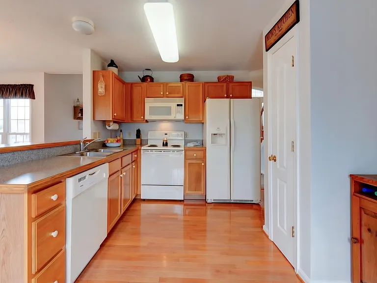 5905 Blue Ridge Rd — Photo 7