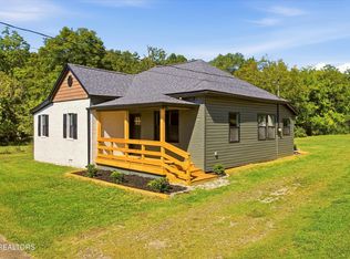 1100 8th St, Etowah, TN 37331