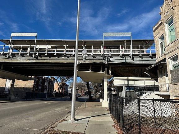 3rd image of 1945 S Kedzie Ave