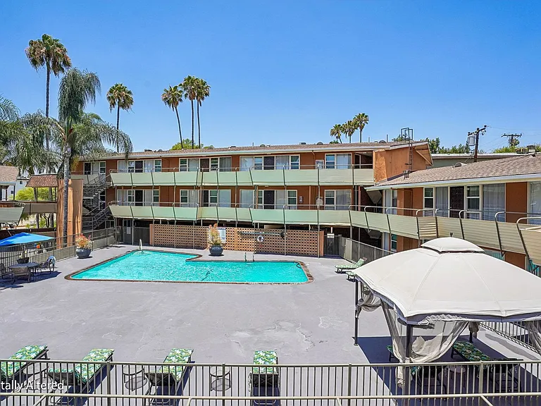 Terraces at South Pasadena Apartments — Photo 35