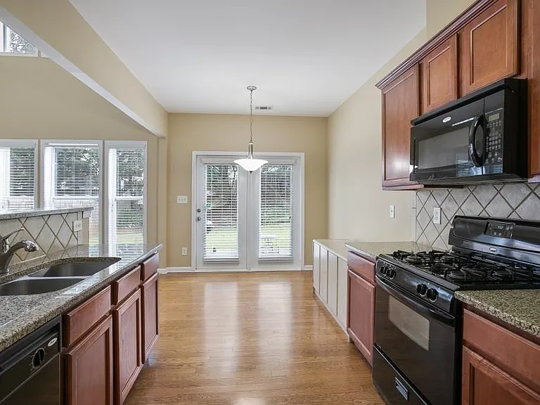 434 Reynoldston Way — Photo 7