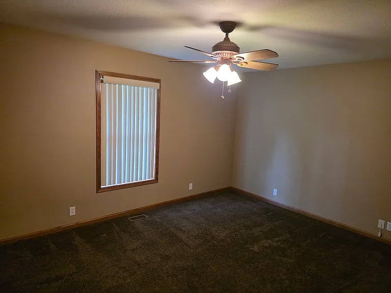 1702 Twin Oaks Dr — Photo 7