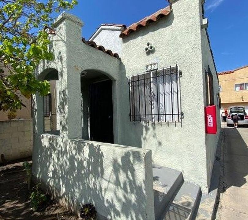 1st image of 837 W 83rd St