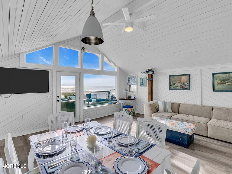 55 Beach Front — Photo 8