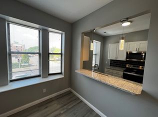 Perfect 2/2 - Renovated, Stainless, Granite, Premium W/D, Parking!, Saint Louis, MO 63112