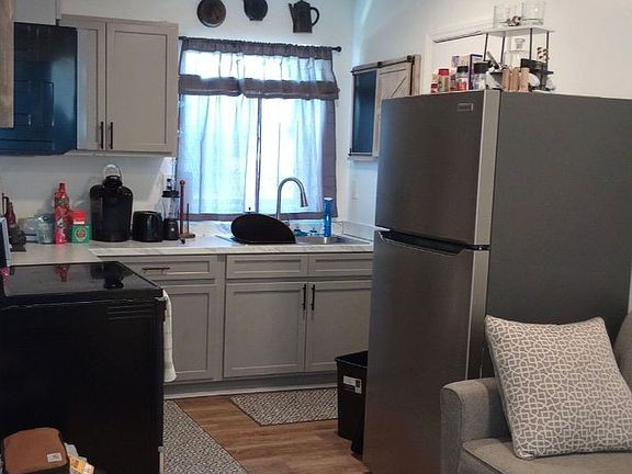 3rd image of 1010 Randolph Ave #A