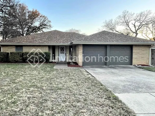 713 Ridgewood Cir, Hurst, TX 76054