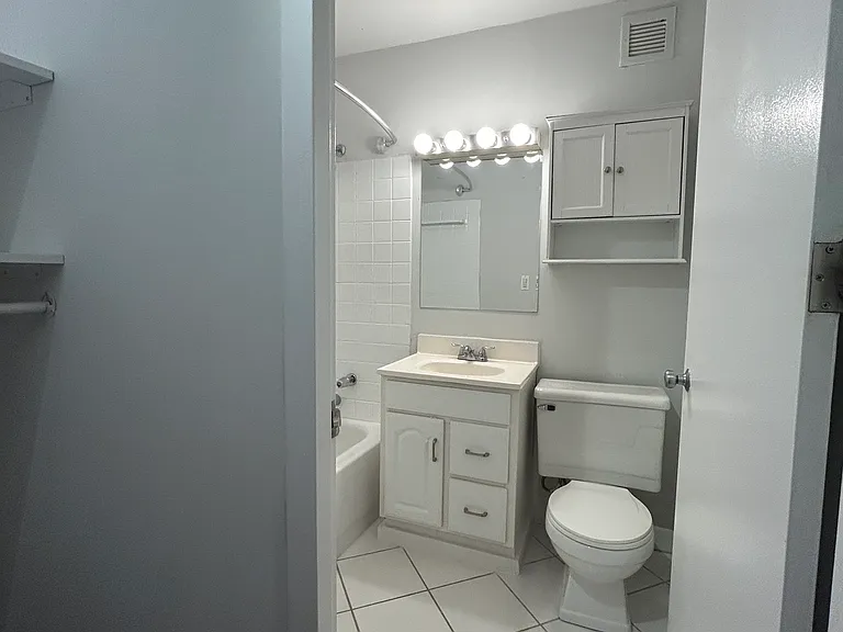 1350 N Dearborn St #1344-7E — Photo 7