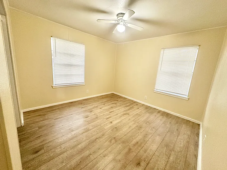 104 E Fowler Ave — Photo 34