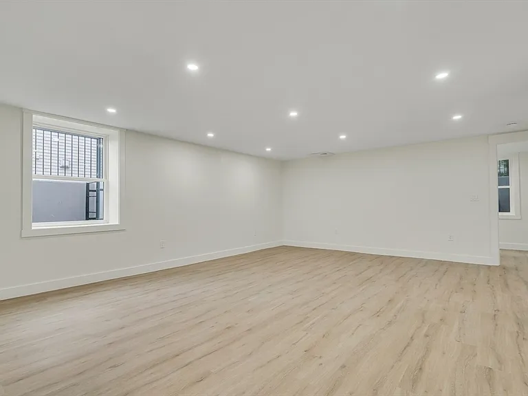 22 Estabrook Rd — Photo 32