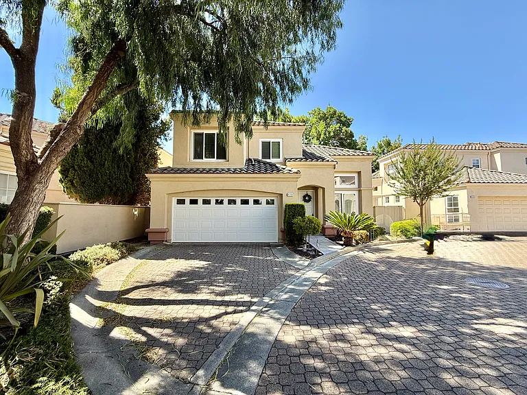 4238 Diavila Ave — Photo 3