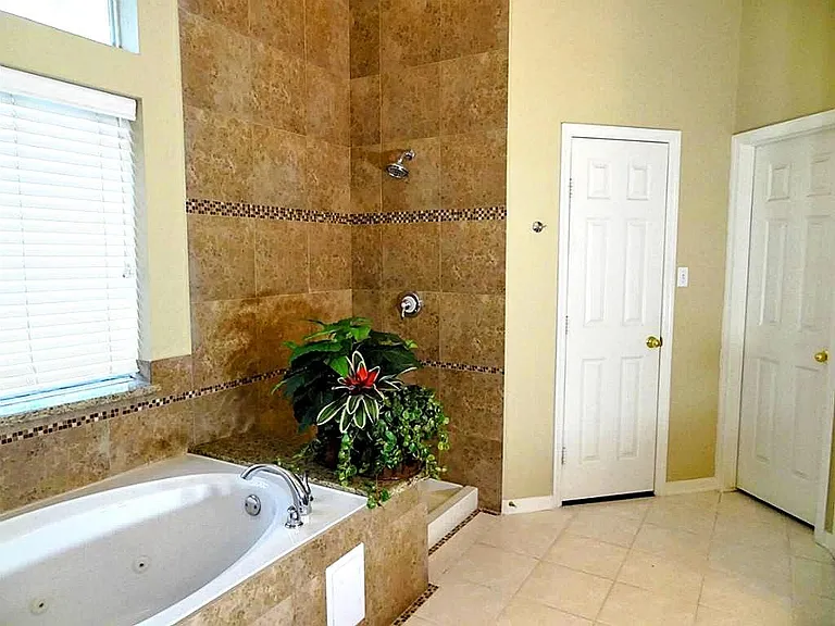 10114 Crescent Bluff Ln — Photo 28