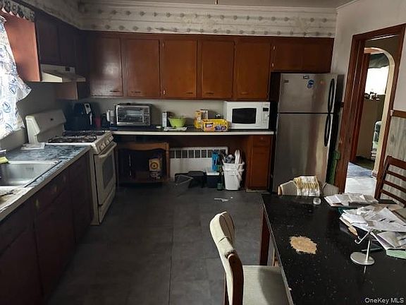 5th image of 364 Hamilton Avenue