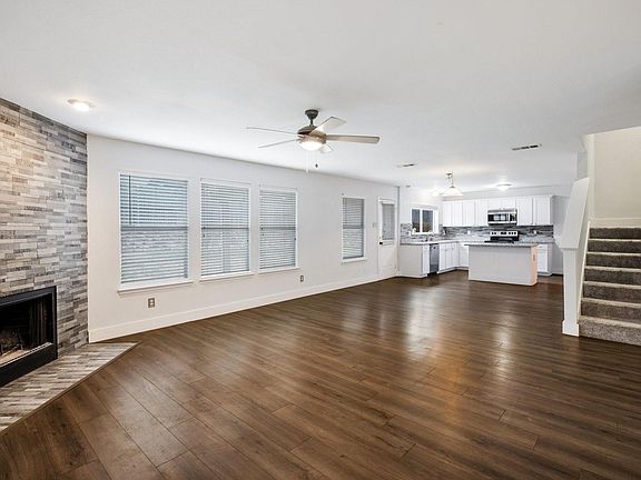 3rd image of 13905 Gallant Fox Ct