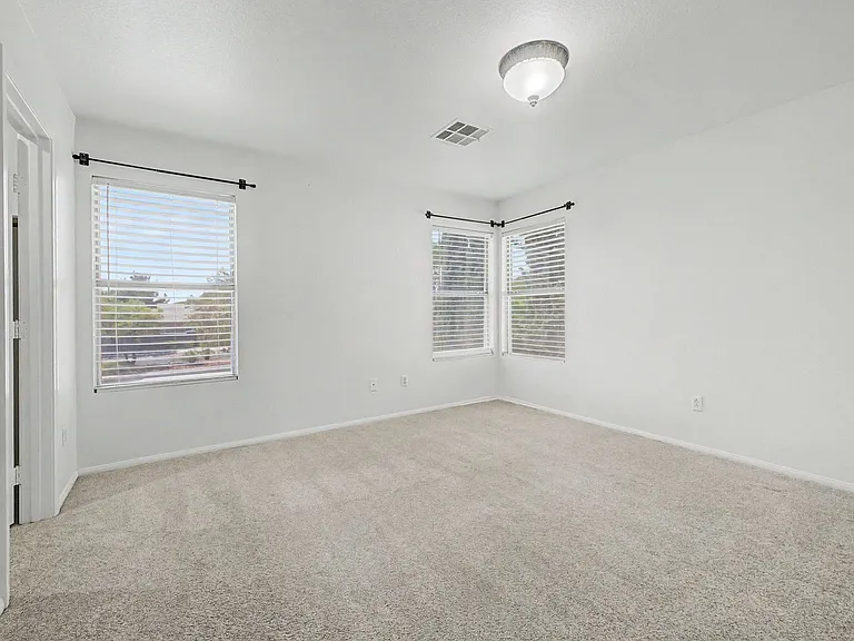 10547 Lilac Tree Ave — Photo 13