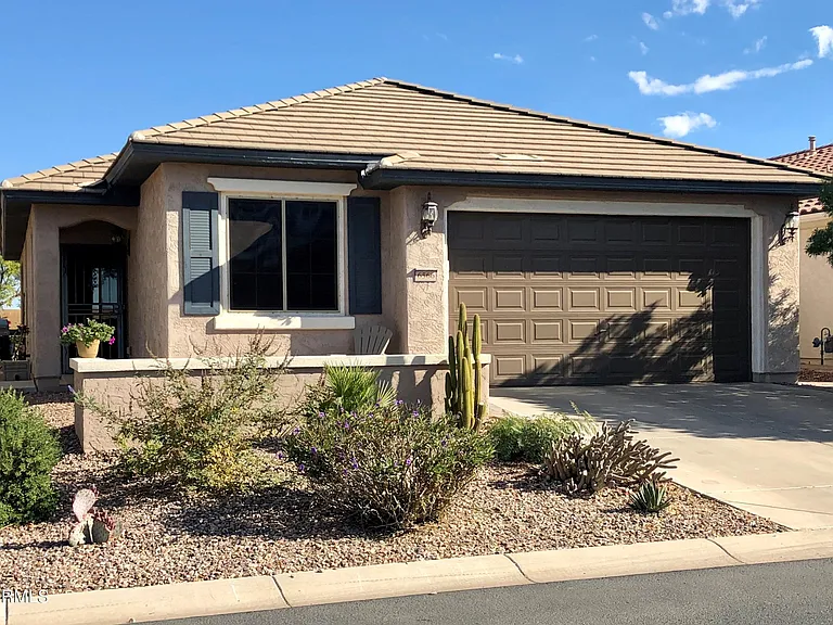 6566 W Mockingbird Ct — Photo 1