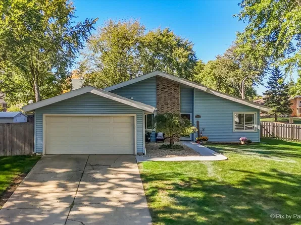 5892 Chatsworth Ct, Hanover Park, IL 60133
