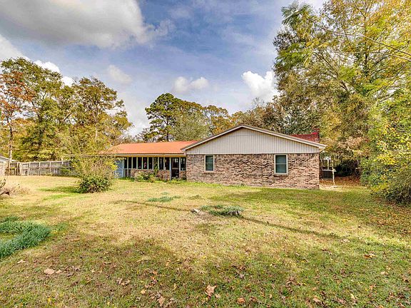 2nd image of 301 Oliece Dr