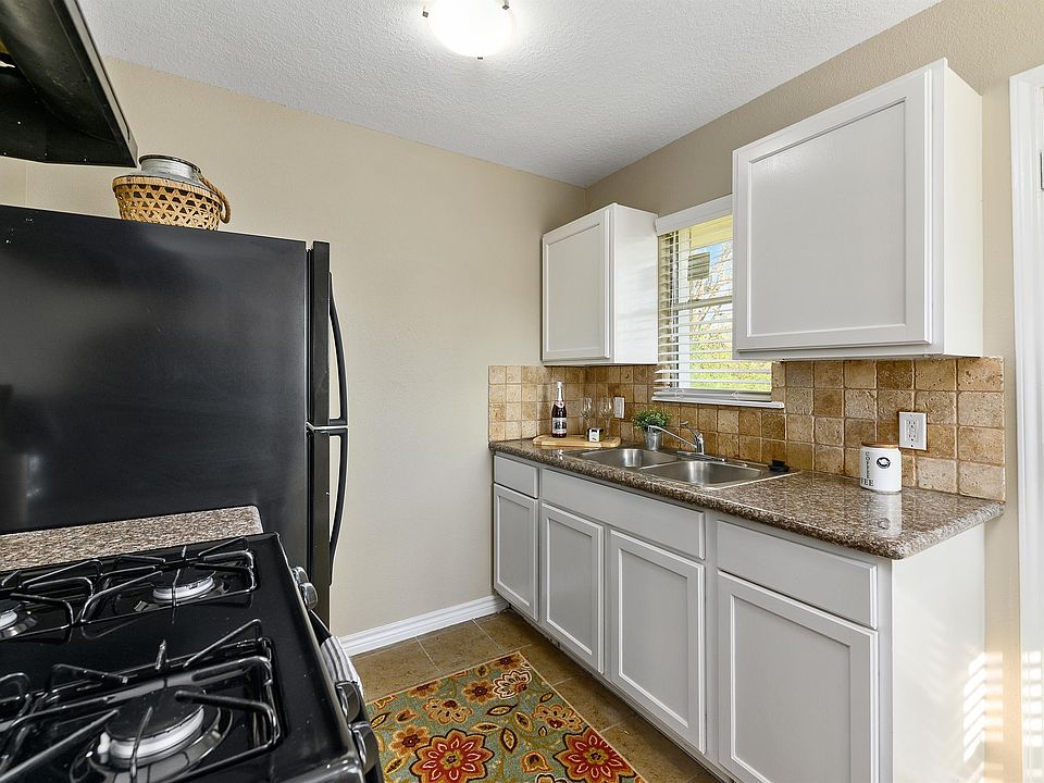 1st image of 115 Arbor St #18