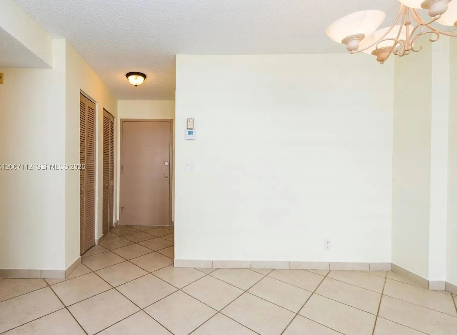 Avant Garde Condo — Photo 3