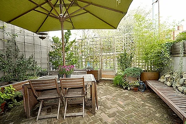 Sold by Realty Collective | media 2