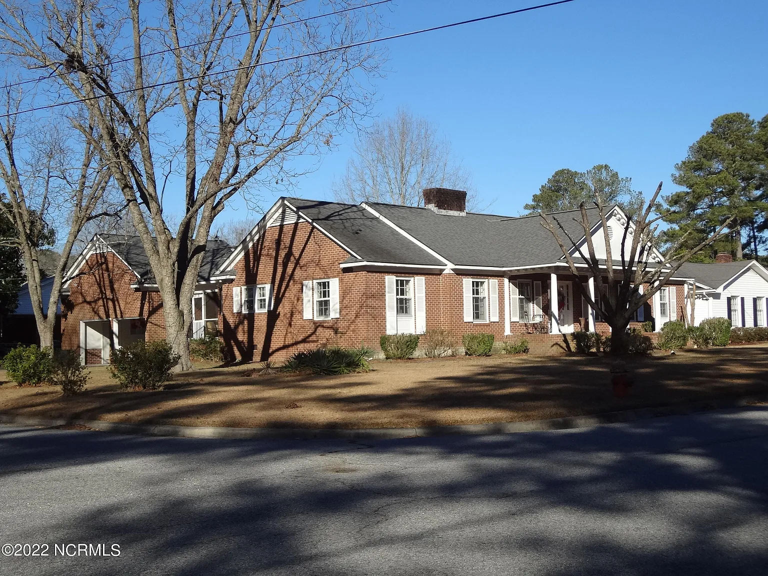 3 bed, 2.0 bath, 2022 sqft, $2,100 — Photo 2