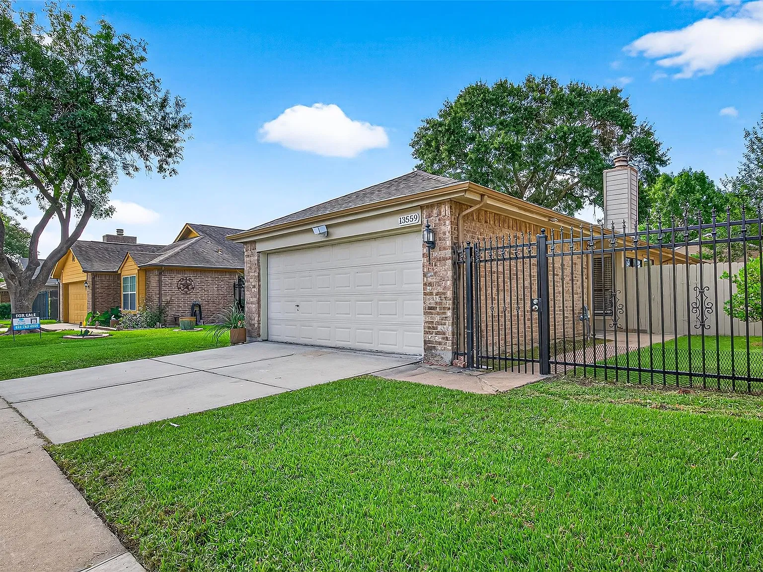 3 bed, 2.0 bath, 1865 sqft, $1,950 — Photo 2