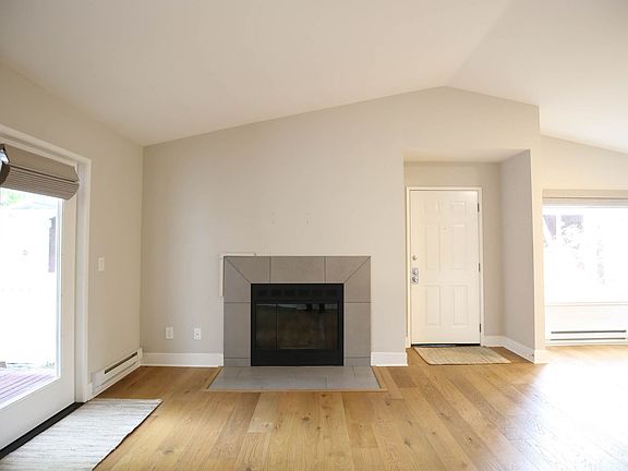 5th image of 202 Bayside Ct