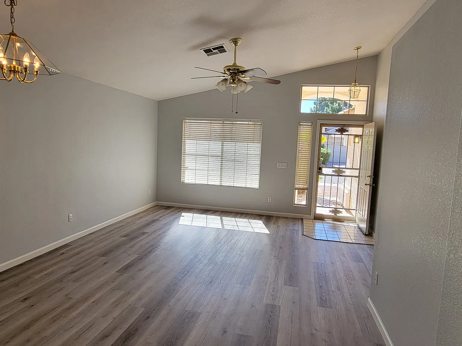 3 bed, 1627 sqft, $2,300 — Photo 2