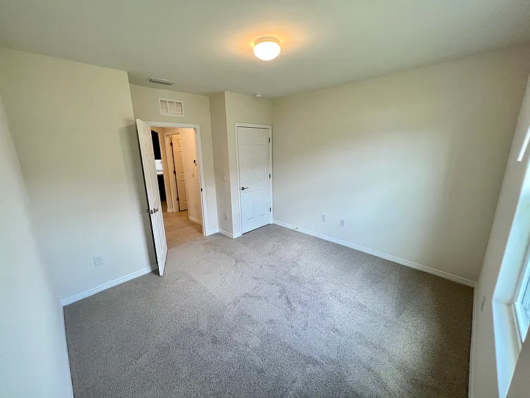 2518 NE 6th Pl — Photo 21