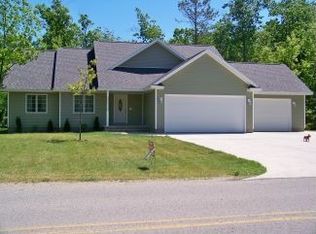 7686 Tipperary Rd, Gladstone, MI 49837