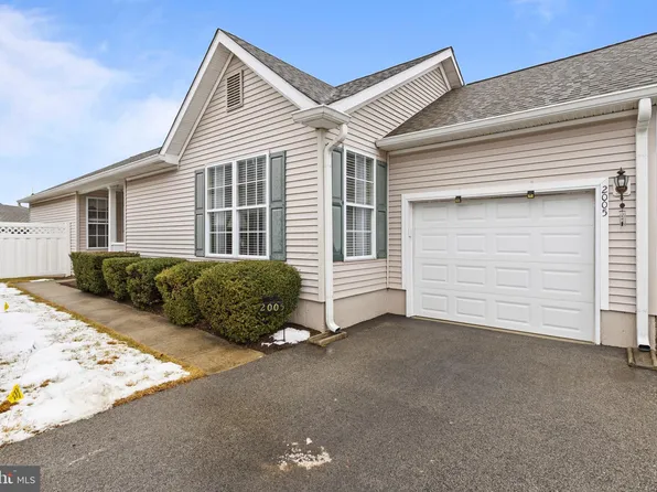 2005 Hunt Master Ln, Glen Mills, PA 19342