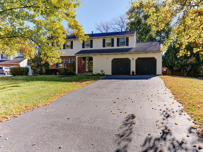 13 Cloverfield Dr — Photo 50