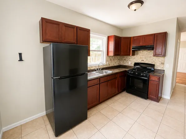 461 14th Ave #1, Newark, NJ 07106